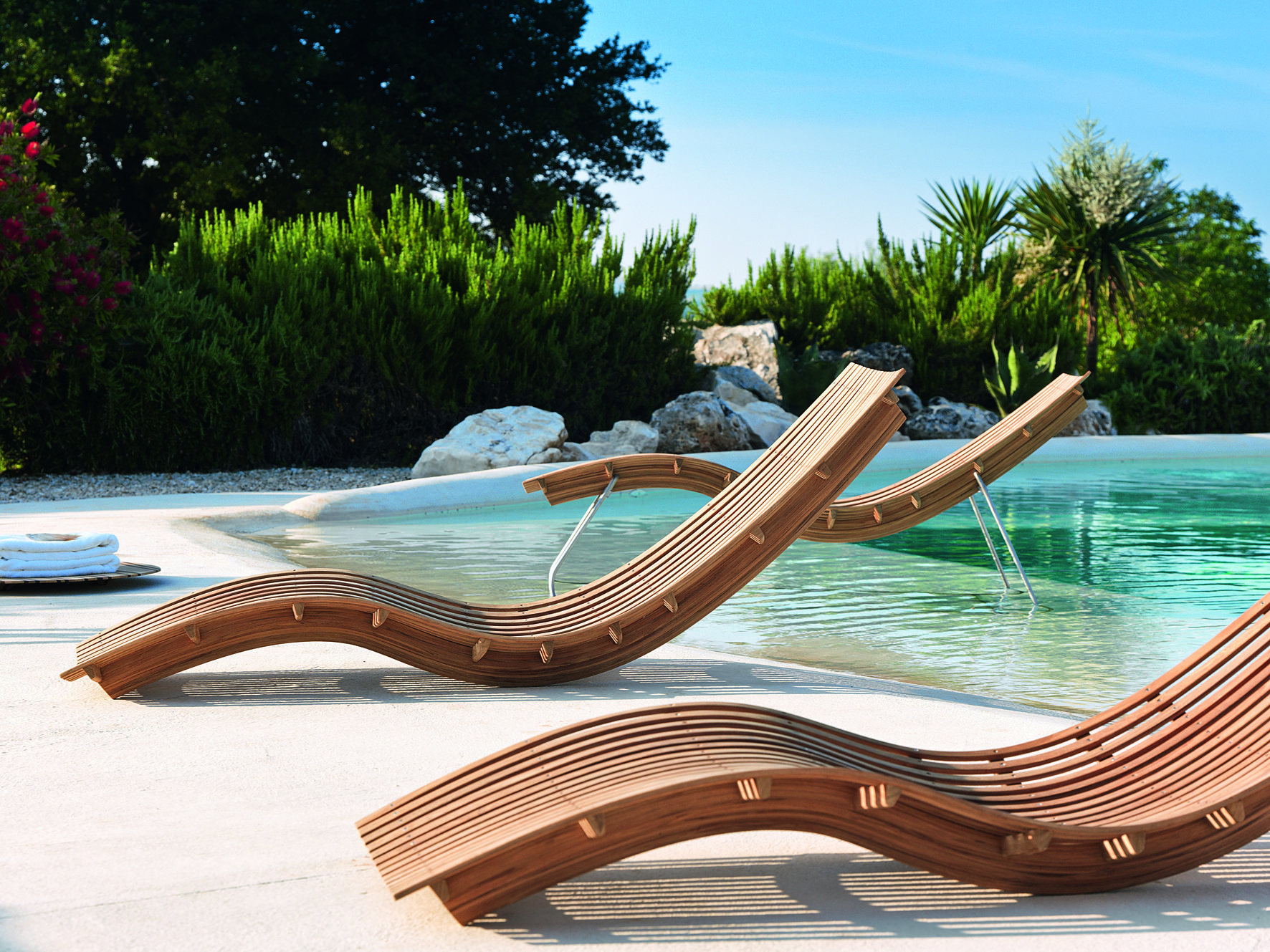 10 Best Pool Lounge Chairs Review, Rating & Buying Guide 2020